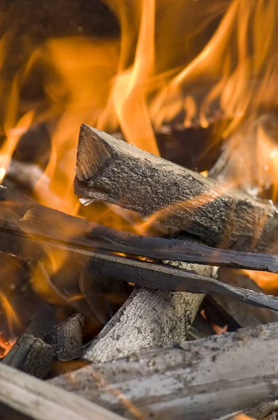 燃える熱い炎 テクスチャの背景の近いビュー — ストック写真