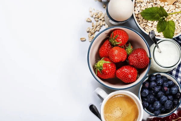 Friska Frukost Yoghurt Med Müsli Och Bär Hälsa Och Diet — Stockfoto