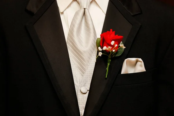 Bräutigam Smoking Bei Hochzeit — Stockfoto