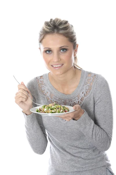 Modelo Liberado Mujer Joven Comiendo Ensalada Comida Integral — Foto de Stock