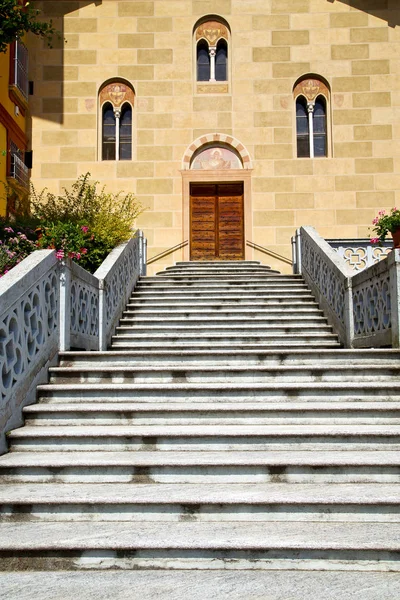 Día Soleado Italia Iglesia Traducir Varese Vieja Puerta Entrada Ventanas — Foto de Stock