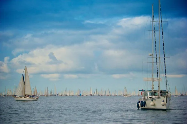 Barcos Navegando Mar Durante Regata — Foto de Stock