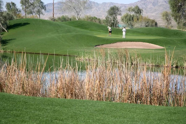 Campo Golf Con Golfistas Disfrutando Estilo Vida Saludable — Foto de Stock