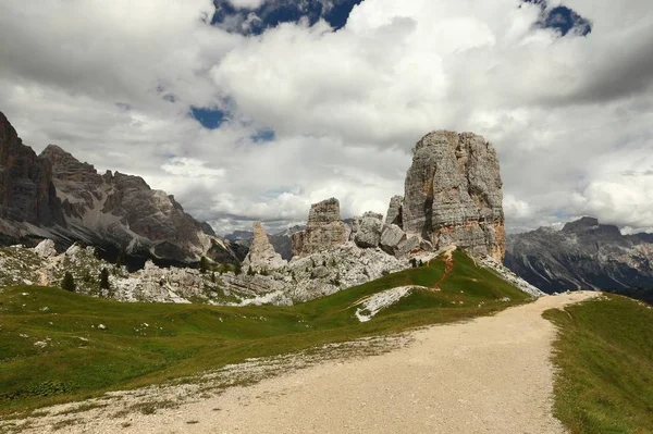 Cinque Torri Formazione Rocciosa Nelle Dolomiti — Foto Stock