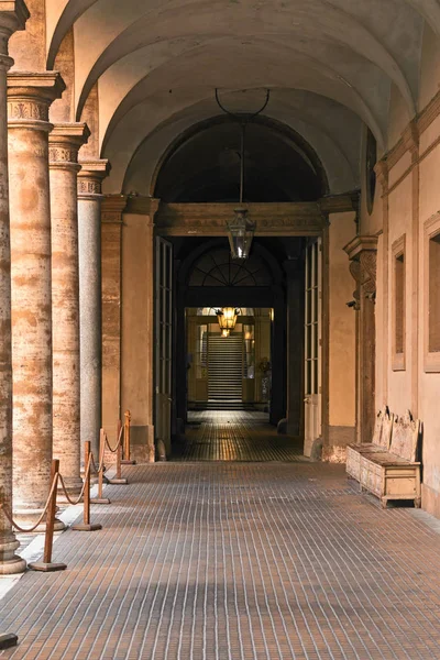 Entrée Avec Colonnade Palais — Photo