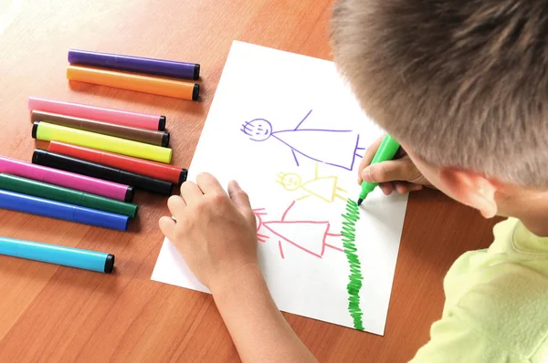 Bambino Disegna Famiglia Carta Bianca Colore Pensil — Foto Stock