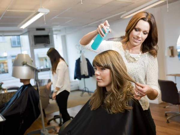 Gruppe Von Menschen Einem Schönheitssalon — Stockfoto