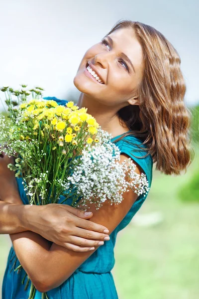 Portrait Young Beautiful Girl Holding Bouquet Flowers — Stockfoto