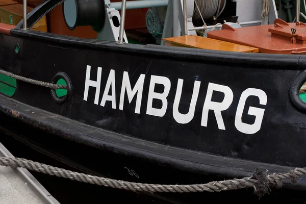 Πλοίο Που Ονομάζεται Αμβούργο Βρίσκεται Στο Λιμάνι Του Αμβούργου — Φωτογραφία Αρχείου