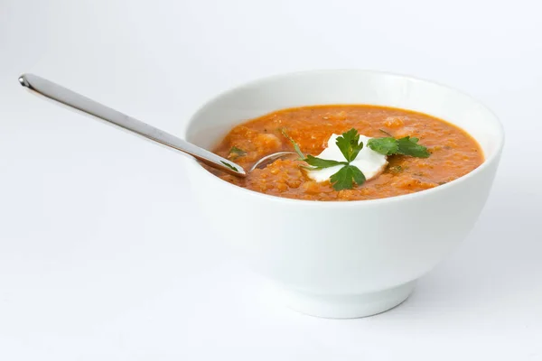 Suppe Weißer Schüssel Mit Einem Löffel Auf Weißem Hintergrund — Stockfoto