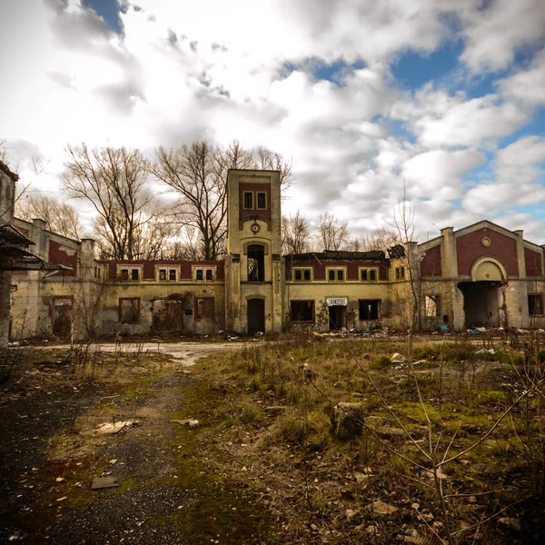 Ruïnes Van Een Zeer Sterk Vervuilde Industriële Fabriek Plaats Stond — Stockfoto