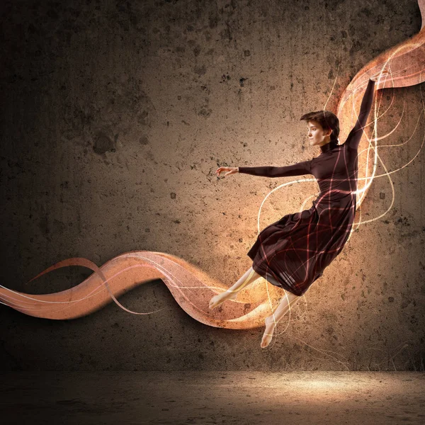 Dívka Tančí Barevných Šatech Šedým Pozadím Koláž — Stock fotografie