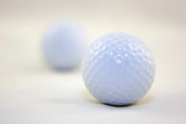Két Golflabda Fehér Háttér — Stock Fotó