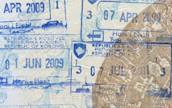 Vize Pulları Çıkış Giriş Yunan Pasaportu Nda Göçmenlik Varış Pulları — Stok fotoğraf