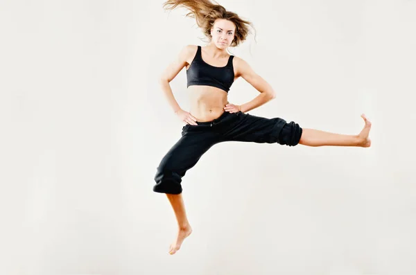 Mujer Joven Chándal Saltando Sobre Fondo Blanco — Foto de Stock