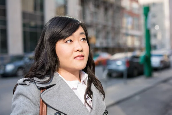 Young Asian Woman Coat Street Large City — Stock Photo, Image