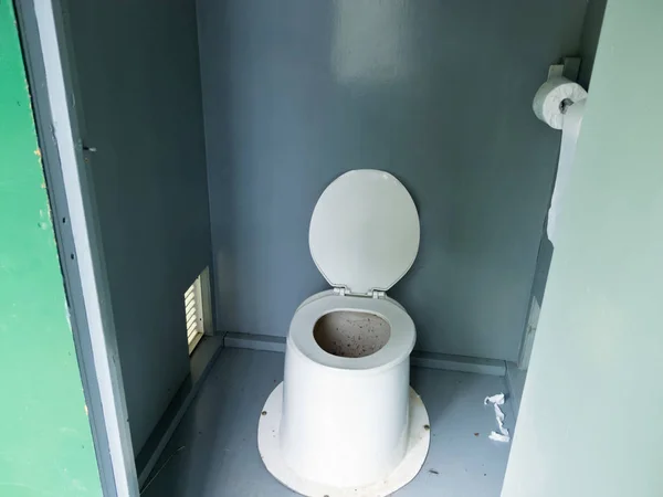 Campground Pit Toilet Outhouse White Plastic Toilet Dirty Interior Toilet — Stock Photo, Image