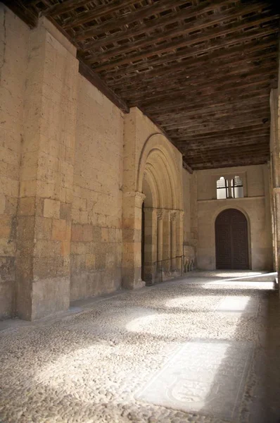 Alte Öffentliche Kirche Mit Freiem Zugang Der Stadt Segovia — Stockfoto