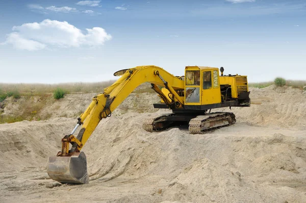 Escavador Poderoso Está Estacionado Local Construção — Fotografia de Stock