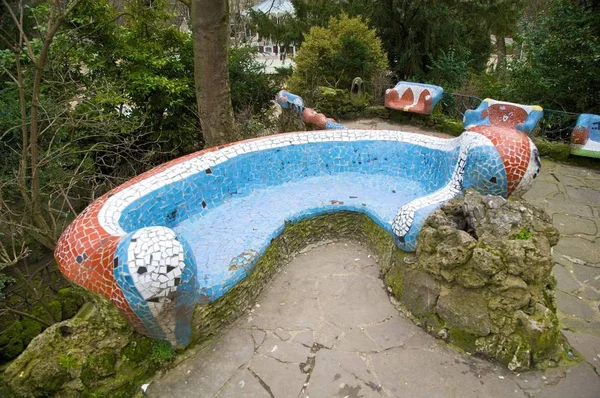 Bänke Mit Mosaik Einem Öffentlich Zugänglichen Park Bei Vitoria City — Stockfoto