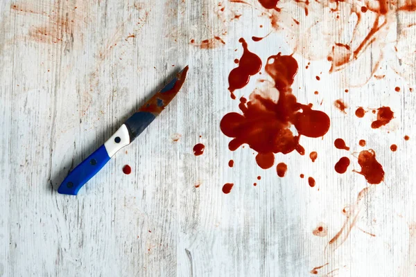 Immagine Concettuale Coltello Affilato Con Sopra Del Sangue Appoggiato Sul — Foto Stock