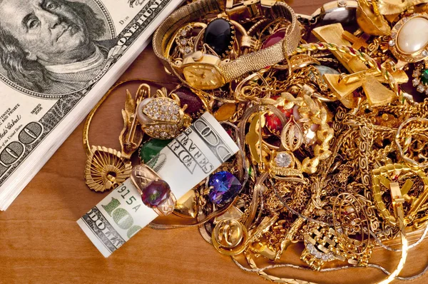 Wielka Koncepcja Pokazująca Jak Można Zarabiać Pieniądze Sprzedając Swoją Złotą — Zdjęcie stockowe
