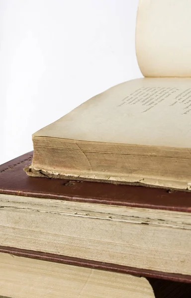 Παλιά Βιβλία Απομονωμένα Λευκό — Φωτογραφία Αρχείου