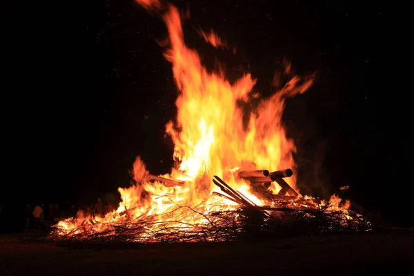 德国巴伐利亚州上弗朗哥尼亚的库尔姆巴赫区戈劳尔愤怒区仲夏之火 — 图库照片