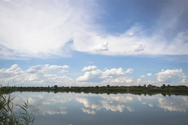 Голубое Озеро Облачным Небом Серия Природы — стоковое фото