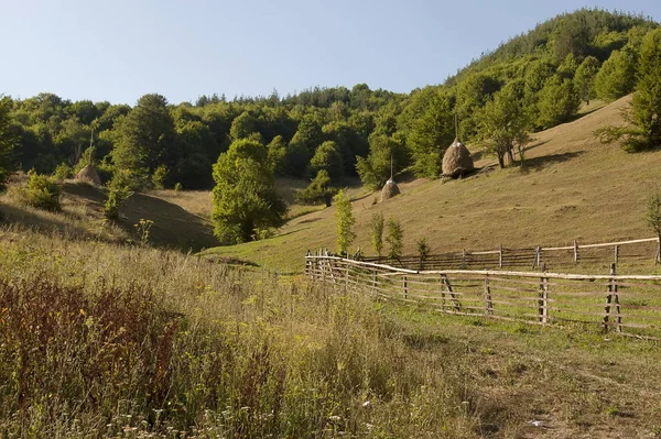 Vacker Solig Morgon Bergslandskap Vasilyovo Teteven Bulgarien — Stockfoto