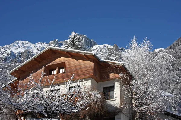 Tradiční Alpská Chata Horách Chamonix Francouzských Alpách — Stock fotografie