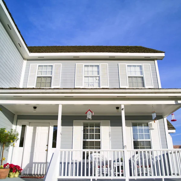 Huis Met Veranda Het Moment Van Dag — Stockfoto