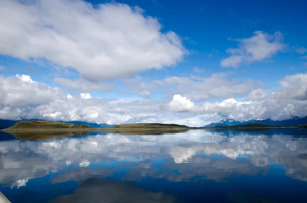 Langit Dramatis Dan Refleksi Pada Beagle Channel Patagonia Argentina — Stok Foto