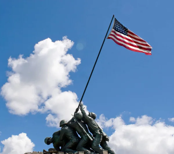 硫磺岛战役纪念雕像位于康涅狄格州新不列颠的详细信息 — 图库照片