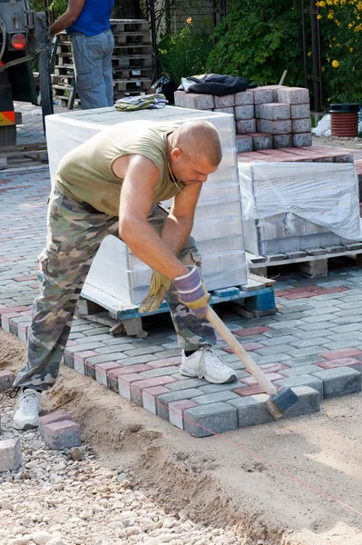 Trabajador Trabajo Construyendo Una Nueva Calle —  Fotos de Stock