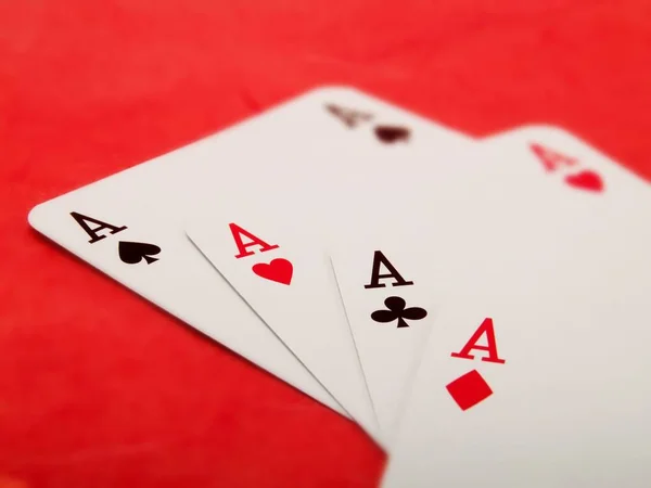 Hrací Karty Červeném Pozadí — Stock fotografie