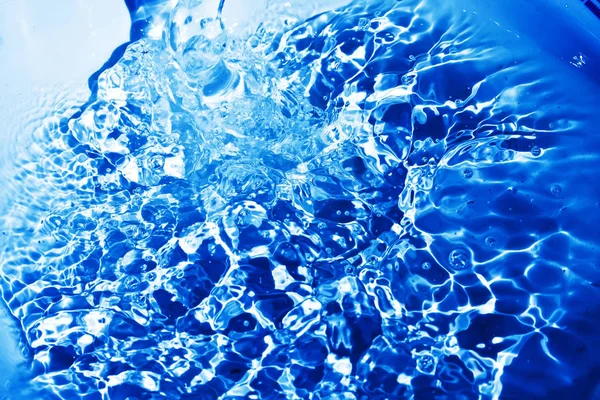 Salpicos Água Transparentes Azuis Fundo Branco — Fotografia de Stock