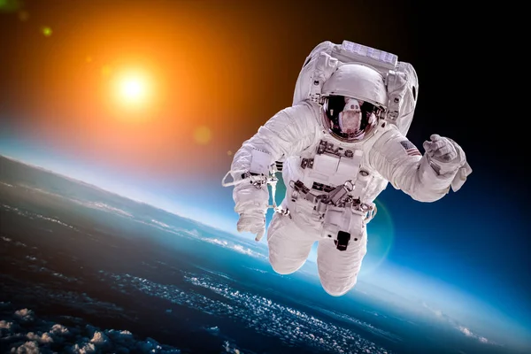 Астронавти Космосі Фоні Планети Земля Елементи Цього Зображення Надані Наса — стокове фото