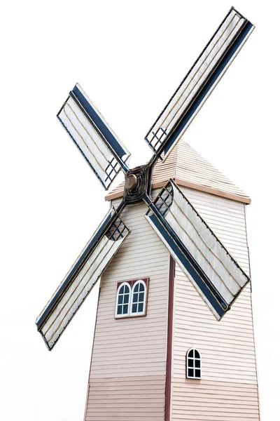 風力タービンは 風力エネルギーとも呼ばれる風力エネルギーから運動エネルギーを機械的エネルギーに変換する装置です — ストック写真