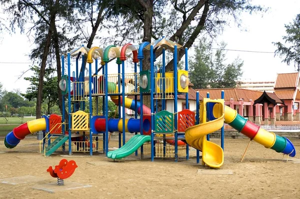 Colorido Parque Infantil Para Pasar Buen Rato — Foto de Stock