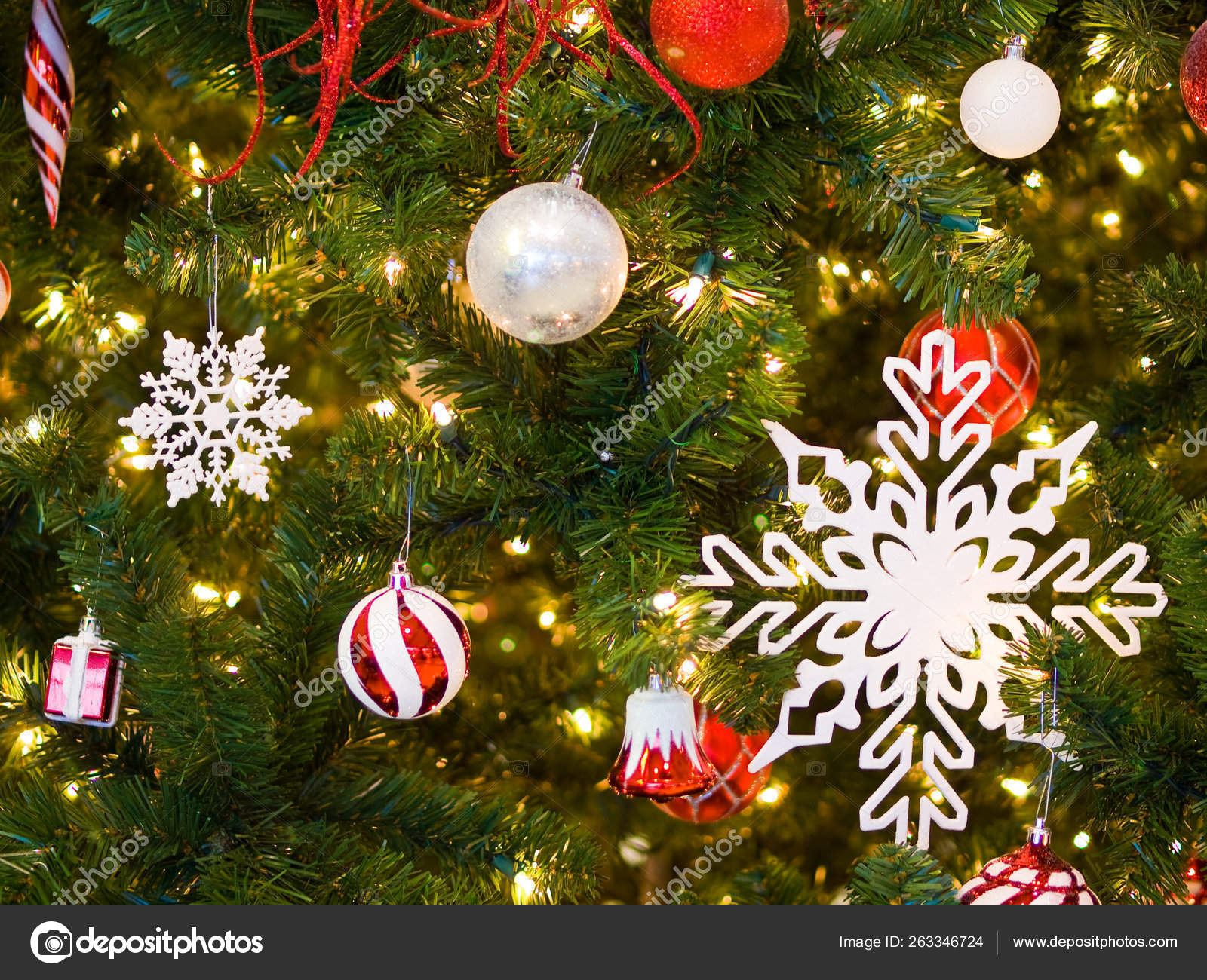 red and white christmas tree lights