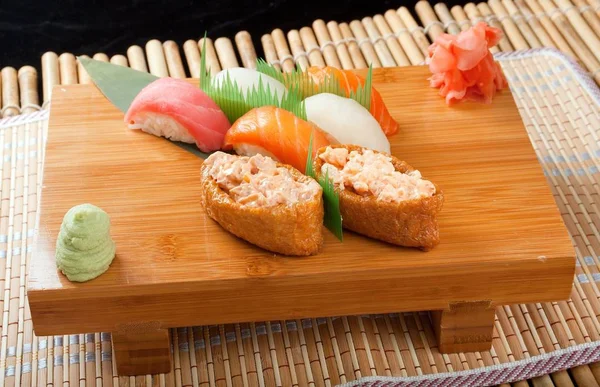 Conjunto Sushi Japonês Comida Japonesa Tradicional — Fotografia de Stock