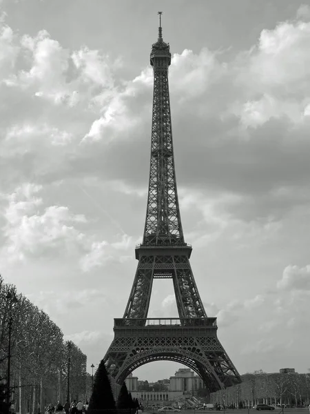 Torre Eiffel Blanco Negro Con Fondo Cielo —  Fotos de Stock