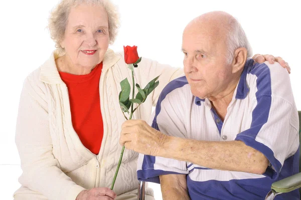 残疾男子给他的妻子玫瑰 — 图库照片