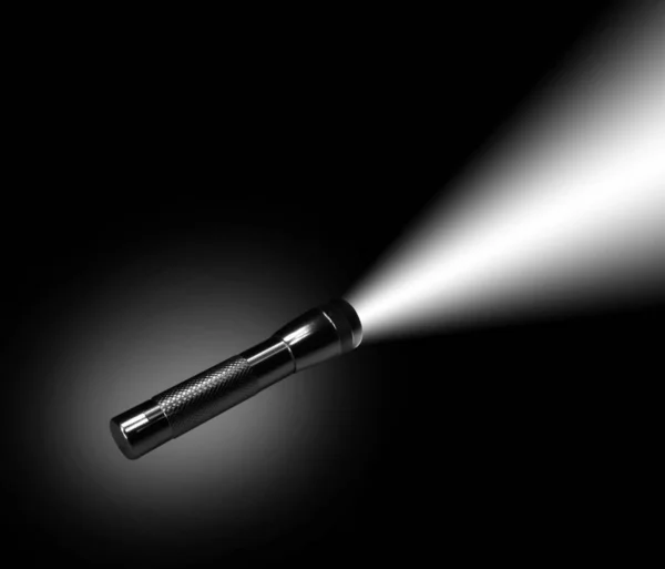Aluminium Taschenlampe Der Nacht Auf Schwarzem Hintergrund — Stockfoto