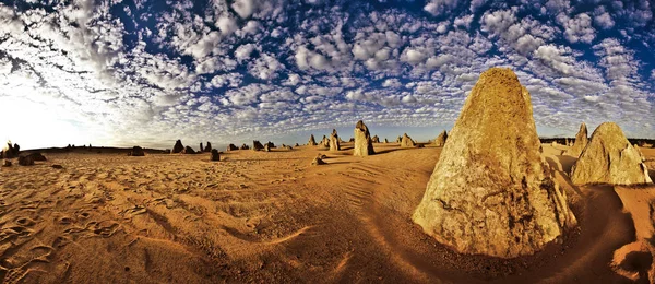 Paisagem Árida Misteriosa Céu Com Nuvens — Fotografia de Stock