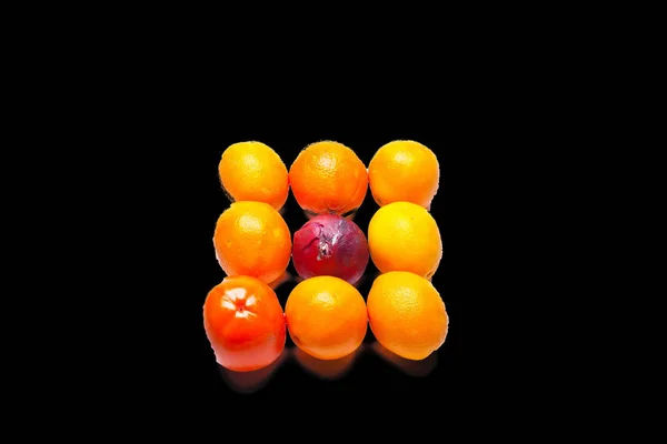 Oranges Organisées Motif Carré Avec Oignon — Photo