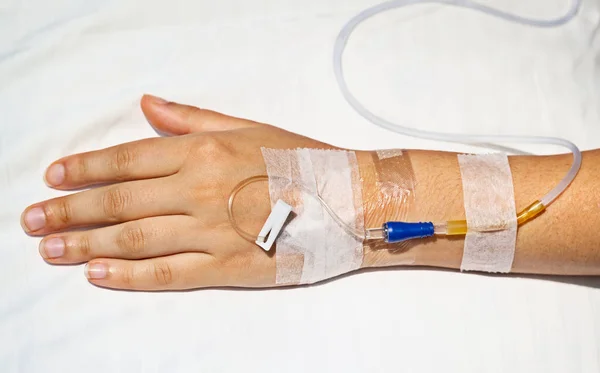 Cânula Intravenosa Médica Sua Mão Uma Pessoa Doente — Fotografia de Stock
