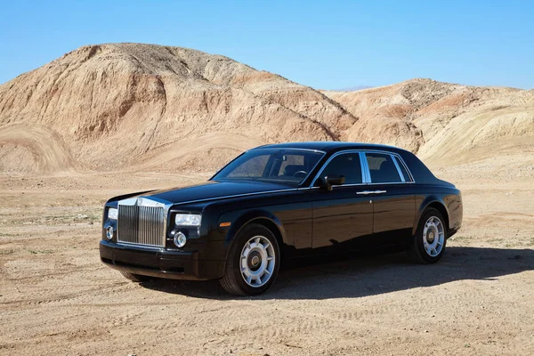 Rolls Royce Car Parked Unpaved Road Front Mountains — Stock Photo, Image