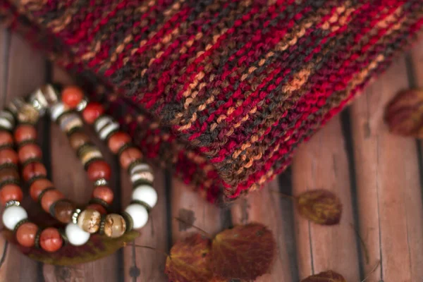 秋のスカーフとブレスレットのセット — ストック写真